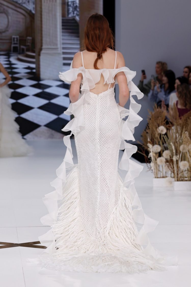 【BBFW2025】Yolancris（ヨーランクリス）ドレスショー ブライダルコレクション「Paradoxe」