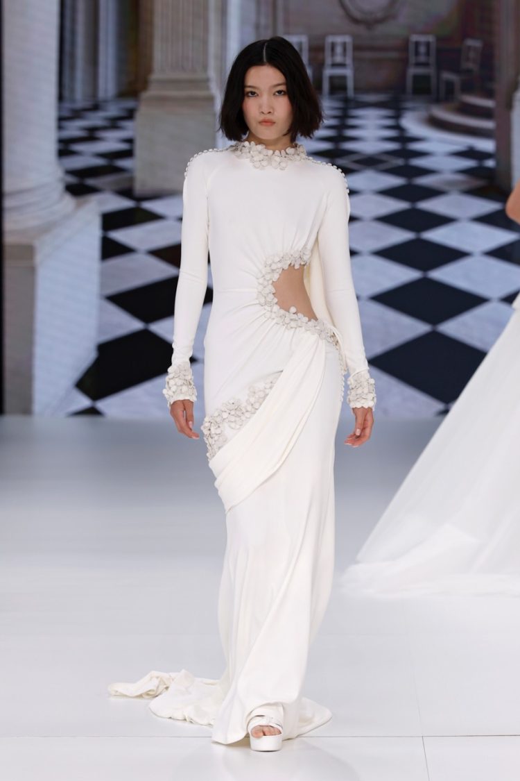 【BBFW2025】Yolancris（ヨーランクリス）ドレスショー ブライダルコレクション「Paradoxe」