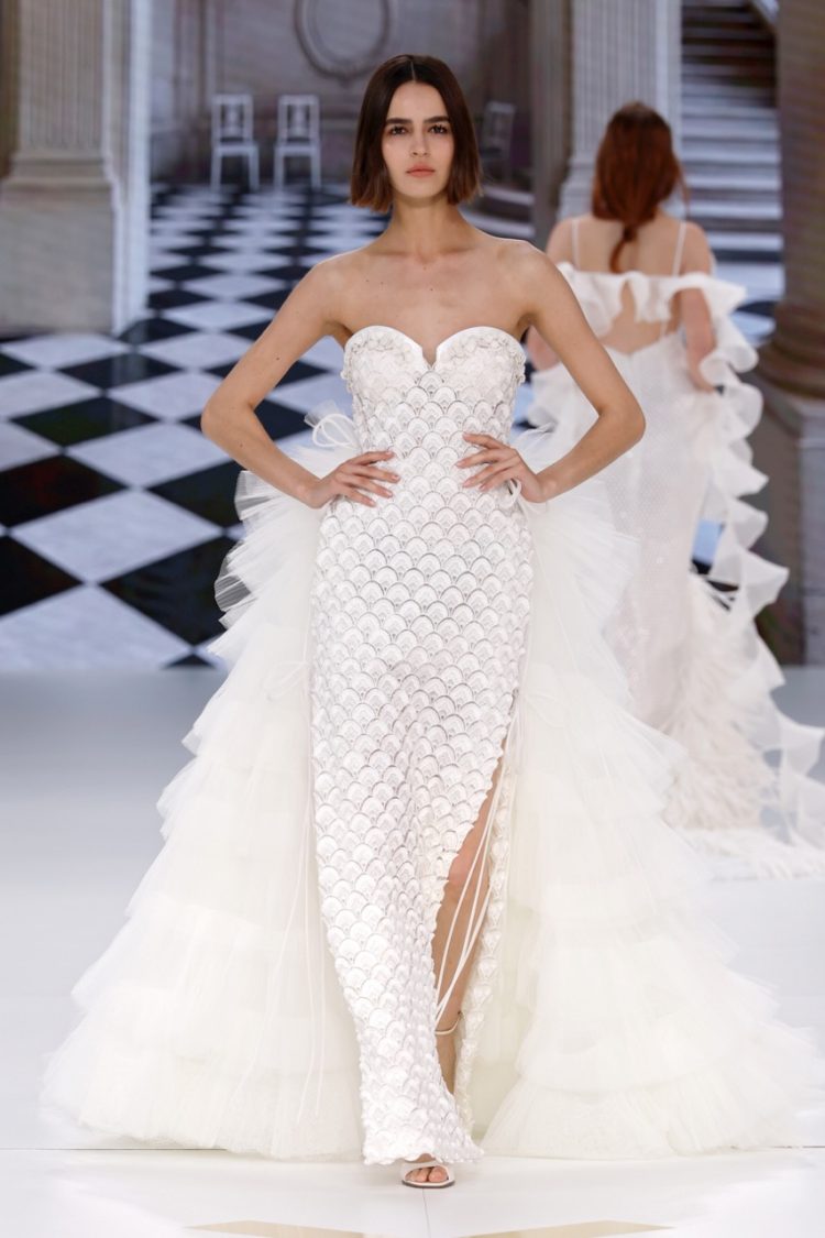 【BBFW2025】Yolancris（ヨーランクリス）ドレスショー ブライダルコレクション「Paradoxe」