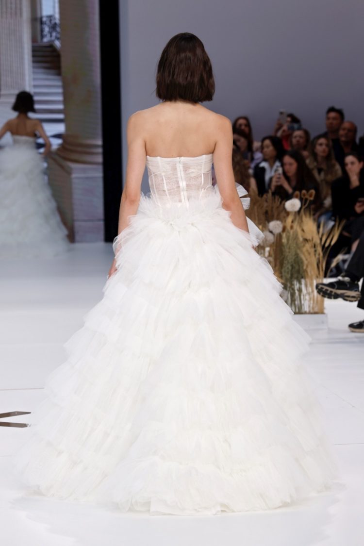 【BBFW2025】Yolancris（ヨーランクリス）ドレスショー ブライダルコレクション「Paradoxe」