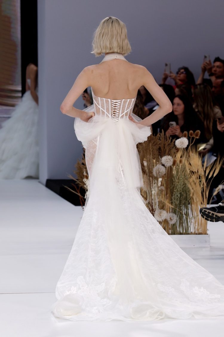 【BBFW2025】Yolancris（ヨーランクリス）ドレスショー ブライダルコレクション「Paradoxe」