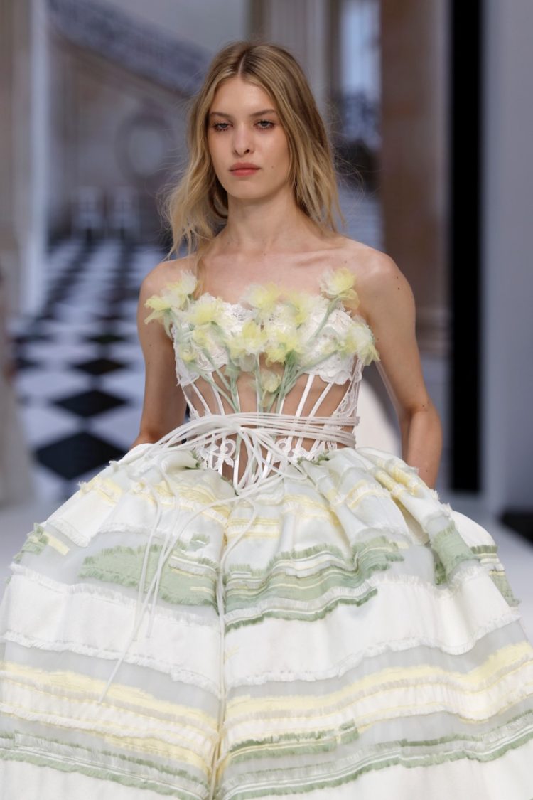 【BBFW2025】Yolancris（ヨーランクリス）ドレスショー ブライダルコレクション「Paradoxe」