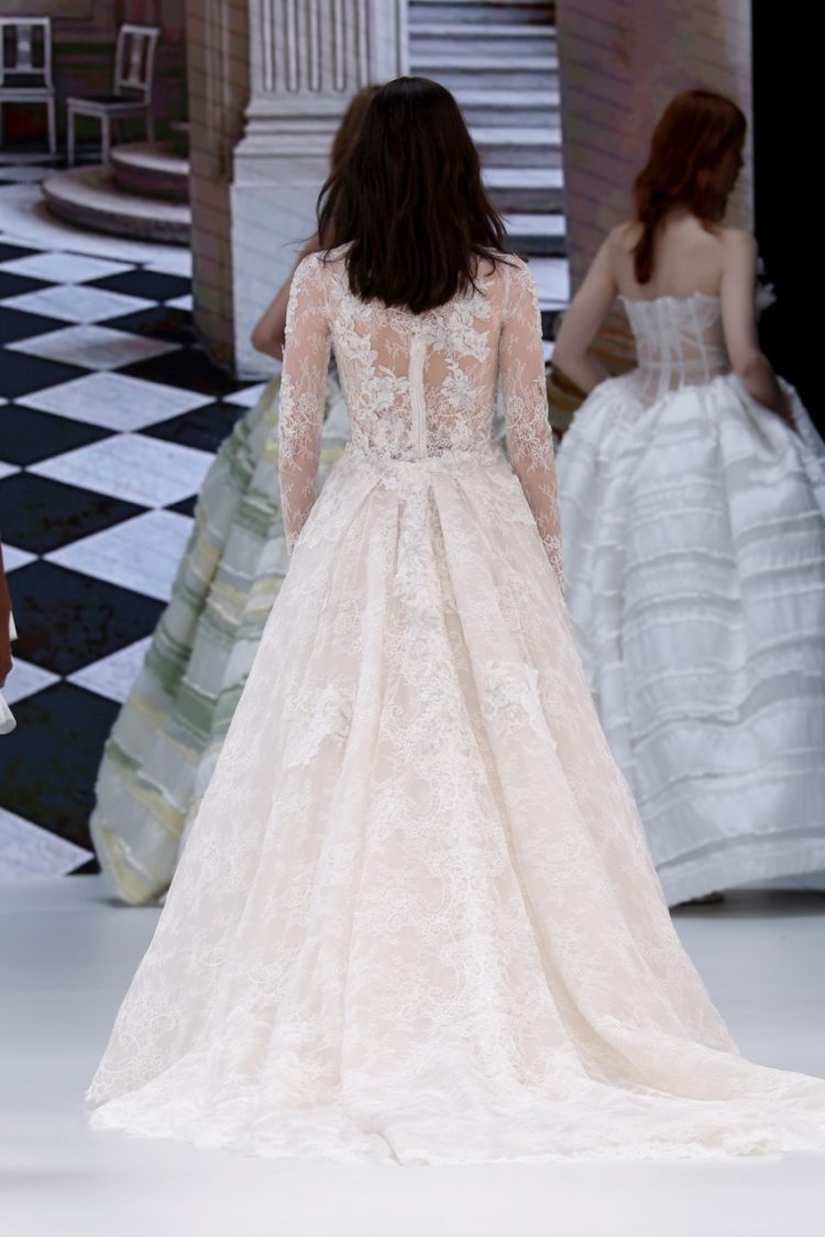 【BBFW2025】Yolancris（ヨーランクリス）ドレスショー ブライダルコレクション「Paradoxe」
