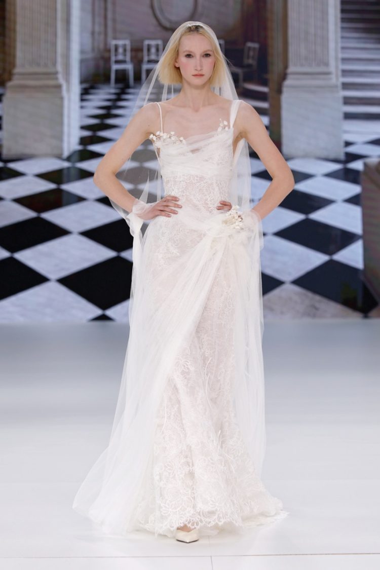 【BBFW2025】Yolancris（ヨーランクリス）ドレスショー ブライダルコレクション「Paradoxe」
