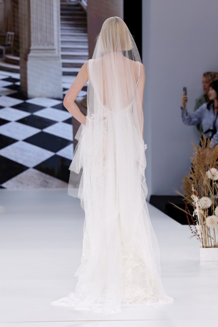 【BBFW2025】Yolancris（ヨーランクリス）ドレスショー ブライダルコレクション「Paradoxe」