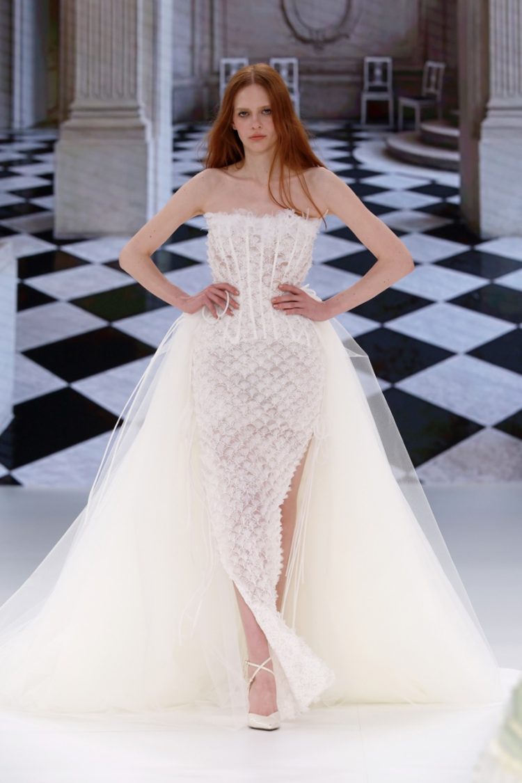 【BBFW2025】Yolancris（ヨーランクリス）ドレスショー ブライダルコレクション「Paradoxe」