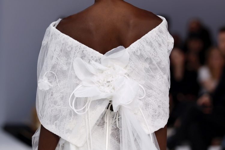【BBFW2025】Yolancris（ヨーランクリス）ドレスショー ブライダルコレクション「Paradoxe」