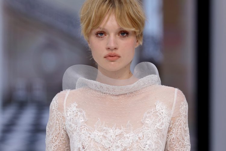 【BBFW2025】Yolancris（ヨーランクリス）ドレスショー ブライダルコレクション「Paradoxe」