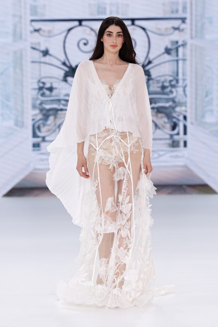 【BBFW2025】Yolancris（ヨーランクリス）ドレスショー ブライダルコレクション「Paradoxe」