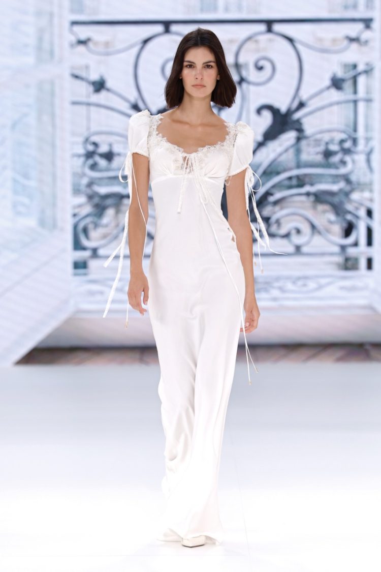 【BBFW2025】Yolancris（ヨーランクリス）ドレスショー ブライダルコレクション「Paradoxe」