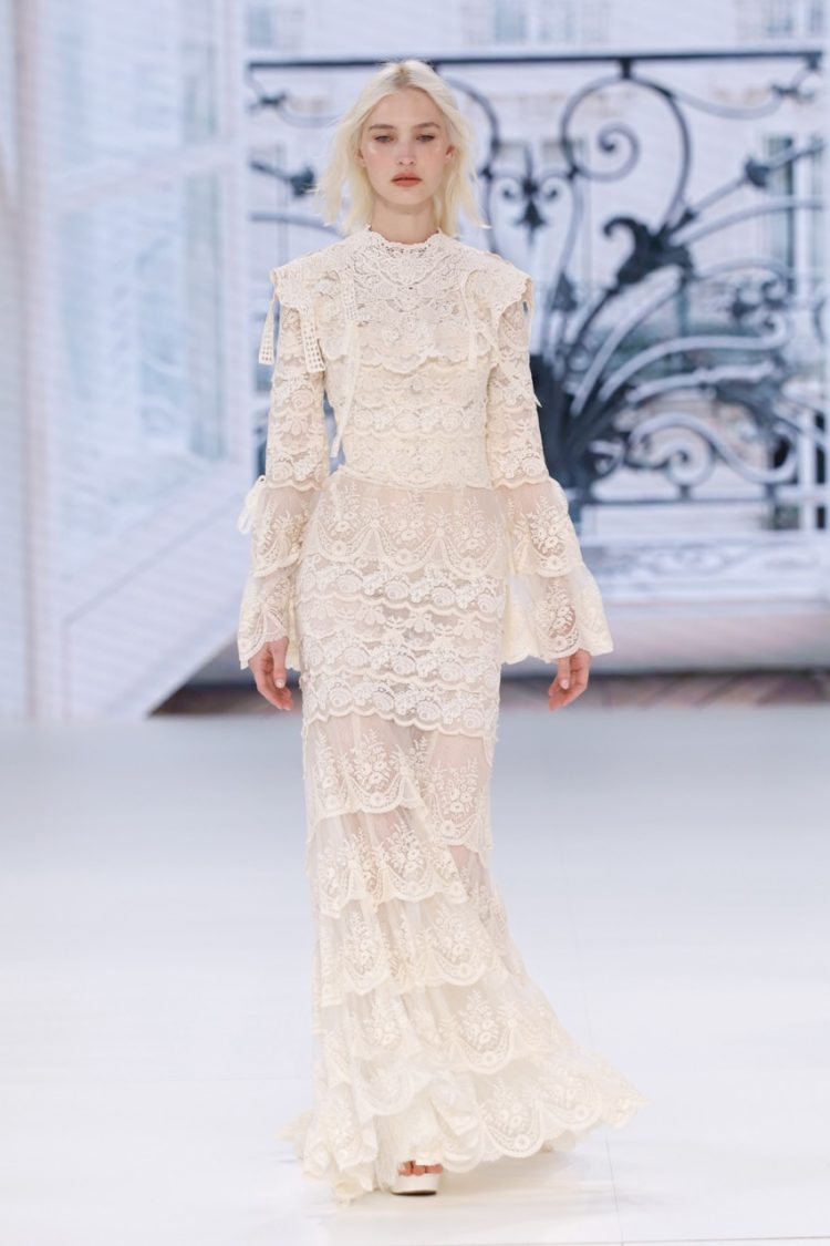 【BBFW2025】Yolancris（ヨーランクリス）ドレスショー ブライダルコレクション「Paradoxe」