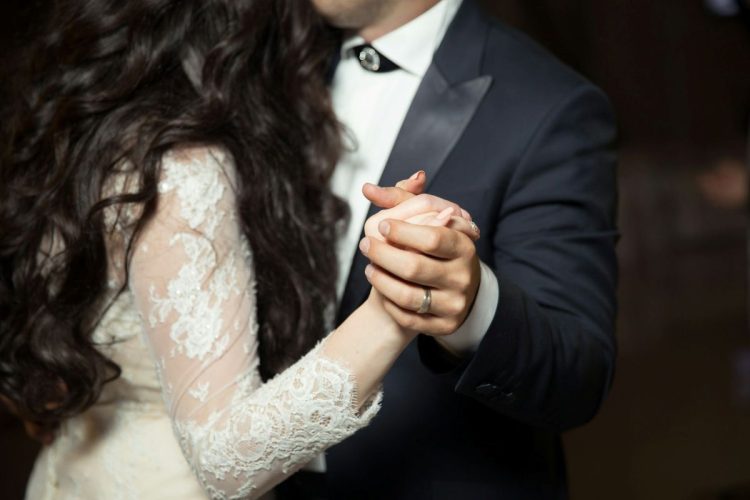 結婚式 1人参加 気遣い