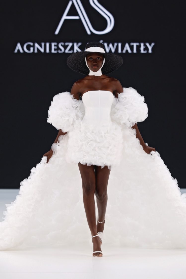【BBFW2025】Agnieszka Światły(アグニェシュカ・シュヴィアトリィ)
