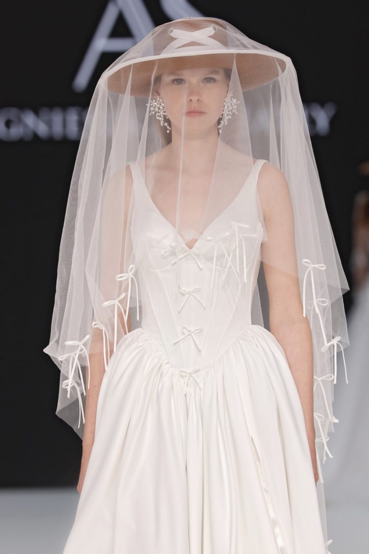 【BBFW2025】Agnieszka Światły（アグニェシュカ・シュヴィアトリィ）