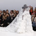 【BBFW2025】Agnieszka Światły（アグニェシュカ・シュヴィアトリィ）ドレスショー｜洗練、エレガンス、そして現代的なグラマーを体現した「モダン・ラグジュアリー」コレクション