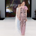 【BBFW2025】AMARCA（アマルカ）ドレスショー｜淡い夜明けの空を思わせる色彩が、まるで視覚的な詩のようにささやき広がるコレクション「The Charm of Flowers（花の魅力）」