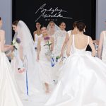 【BBFW2025】Badgley Mischka（バッジェリー・ミシュカ）ドレスショー｜上質なイタリア製生地を使用した手刺繍やクリスタル・3Dのクリスタルリボンの華やかな装飾が魅力のコレクション