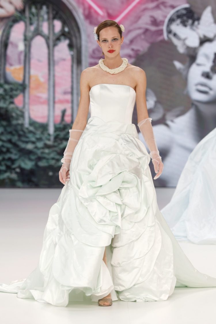 【BBFW2025】DEMETRIOSドレスショー