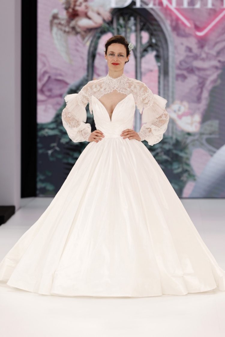 【BBFW2025】DEMETRIOSドレスショー