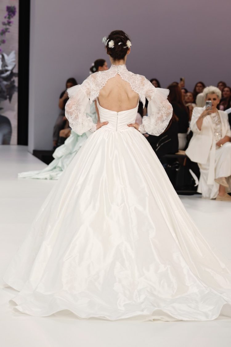 【BBFW2025】DEMETRIOSドレスショー