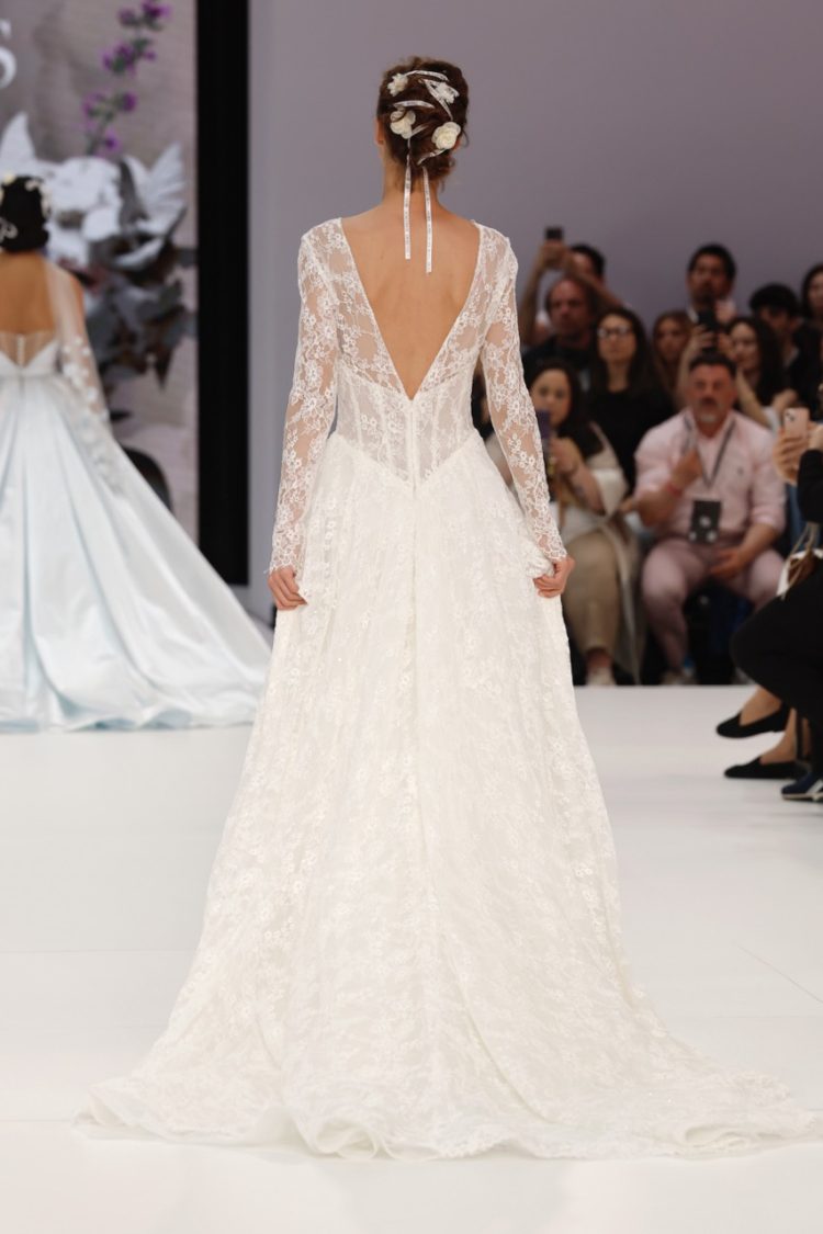 【BBFW2025】DEMETRIOSドレスショー