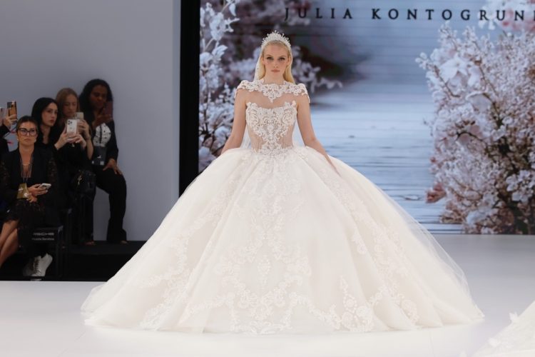 【BBFW2025】Julia Kontogruni(ジュリア・コントグルニ)ドレスショー