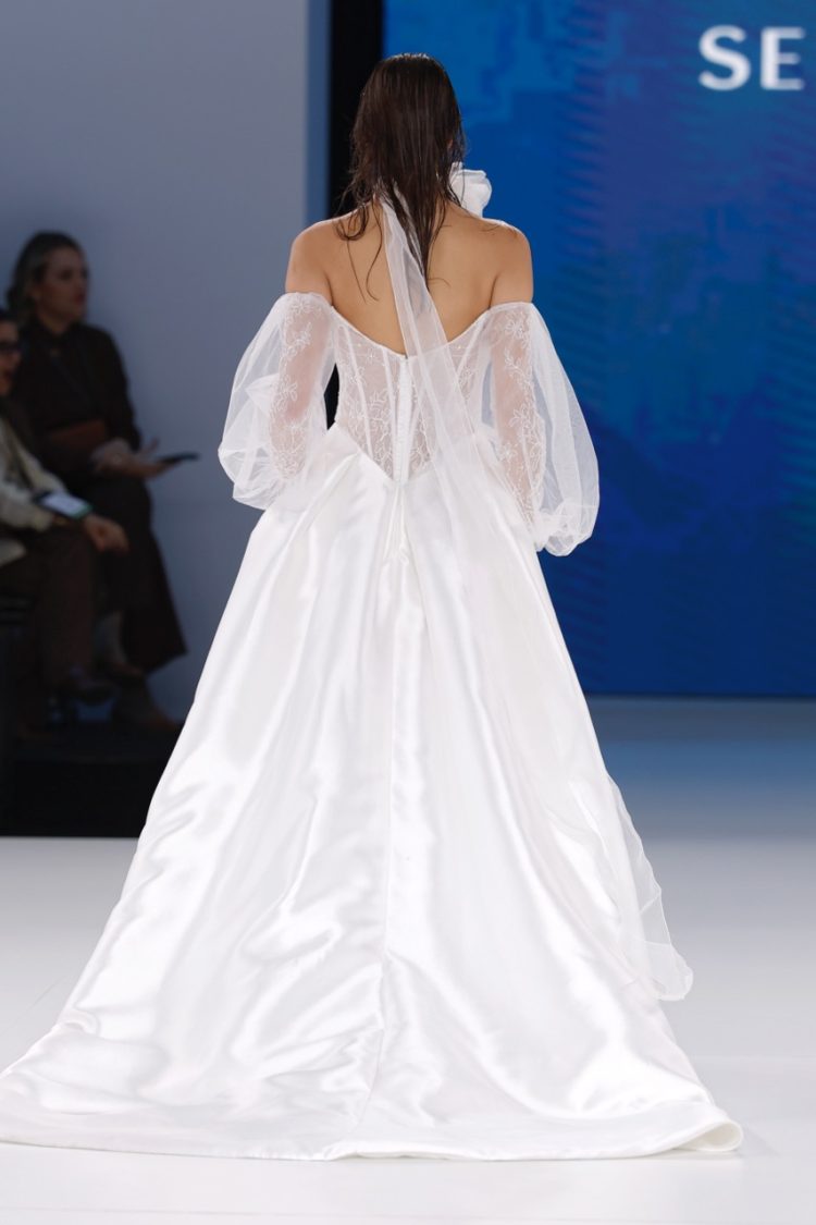 【BBFW2025】SERRAVALLE（セッラヴァッレ）ドレスショー