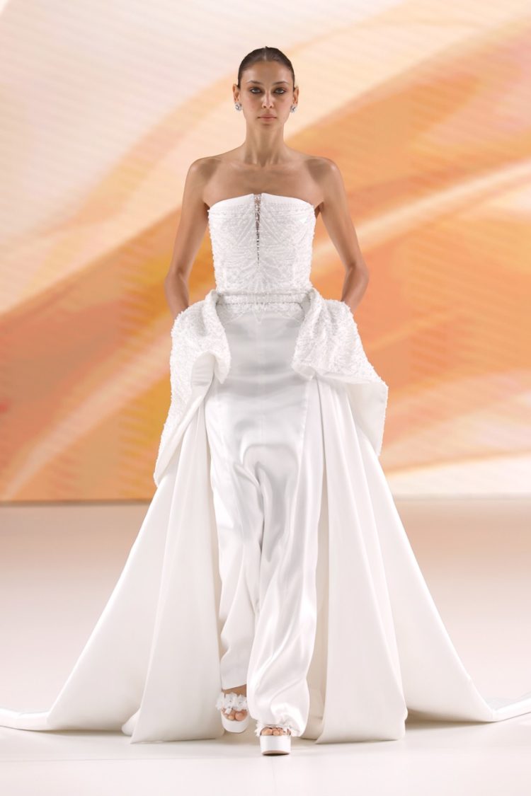 BBFW2025 TINA VALERDIドレスショー