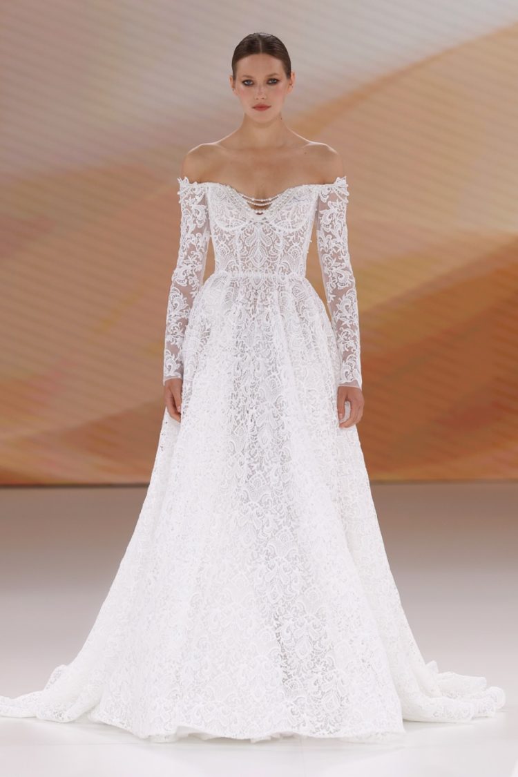 BBFW2025 TINA VALERDIドレスショー