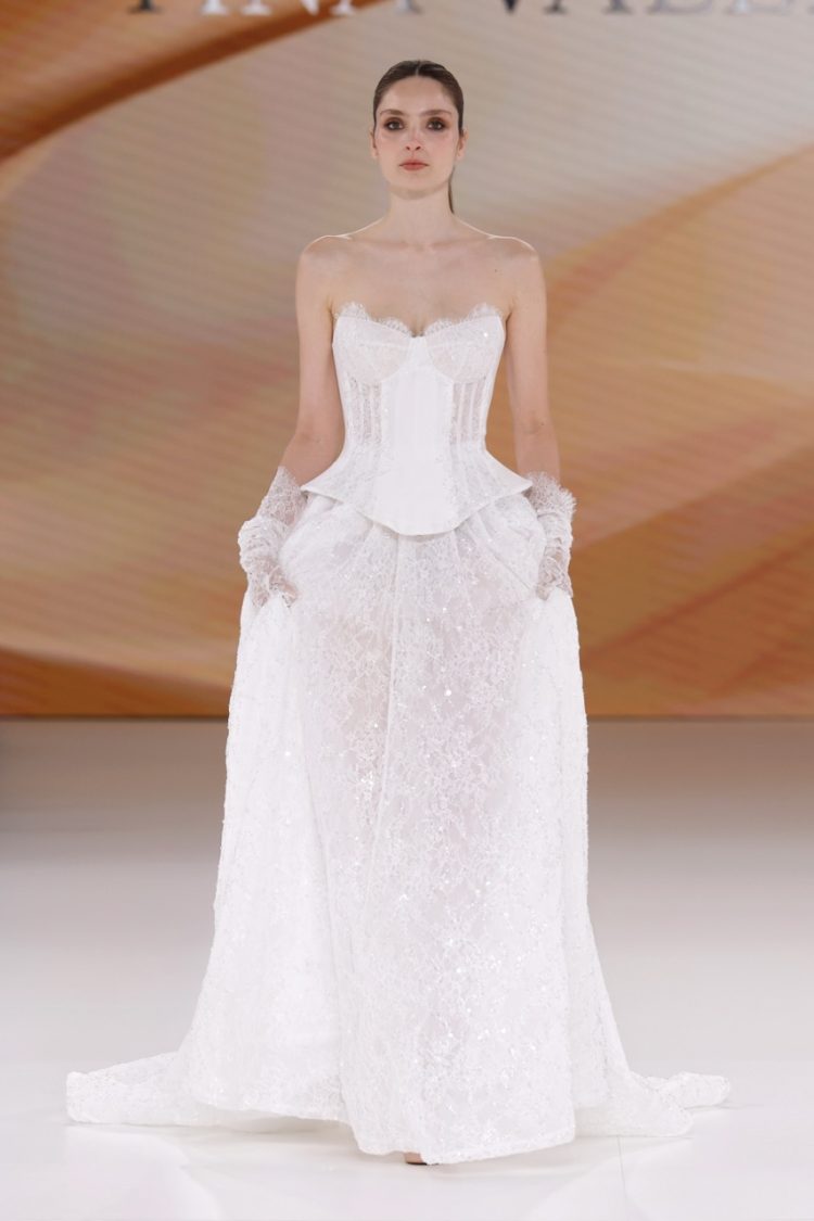 BBFW2025 TINA VALERDIドレスショー