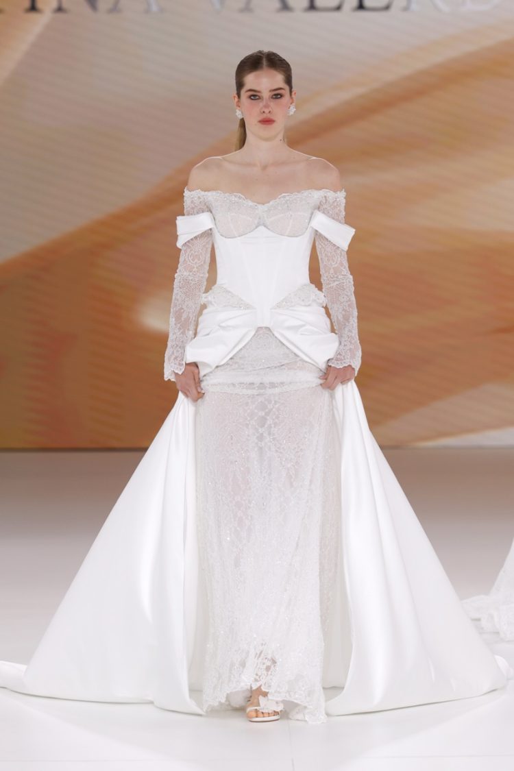 BBFW2025 TINA VALERDIドレスショー