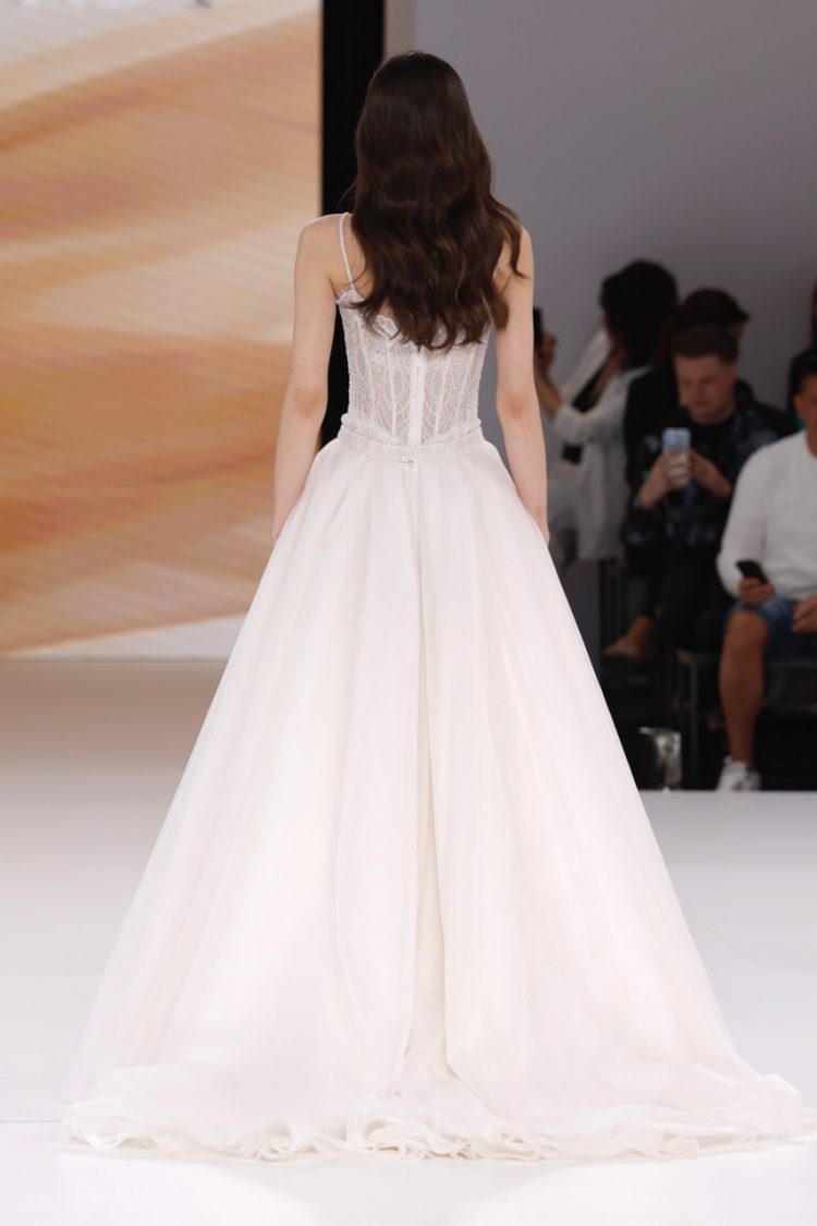BBFW2025　TINA VALERDIドレスショー