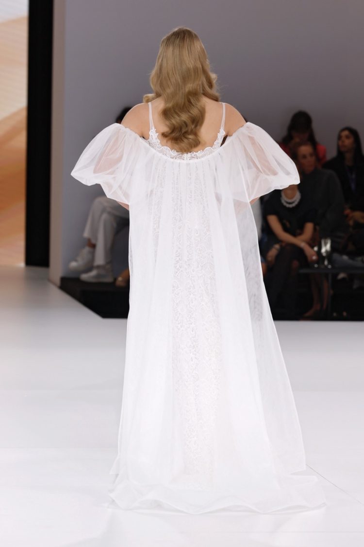 BBFW2025　TINA VALERDIドレスショー