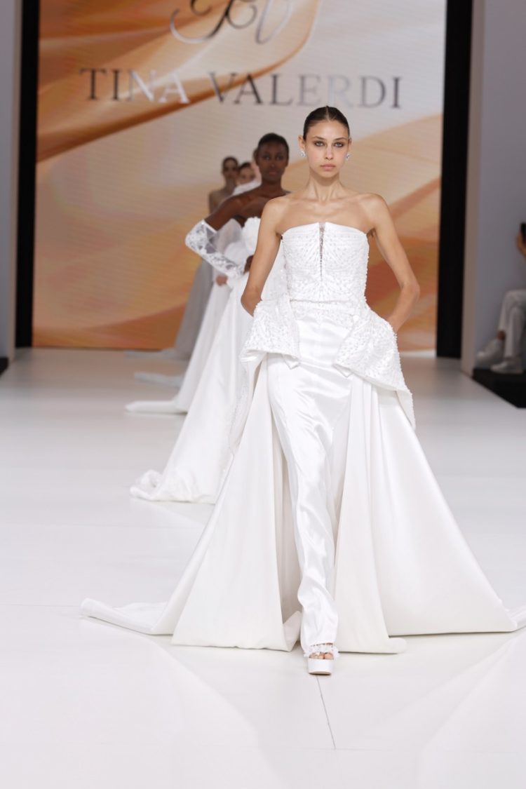 BBFW2025 TINA VALERDIドレスショー