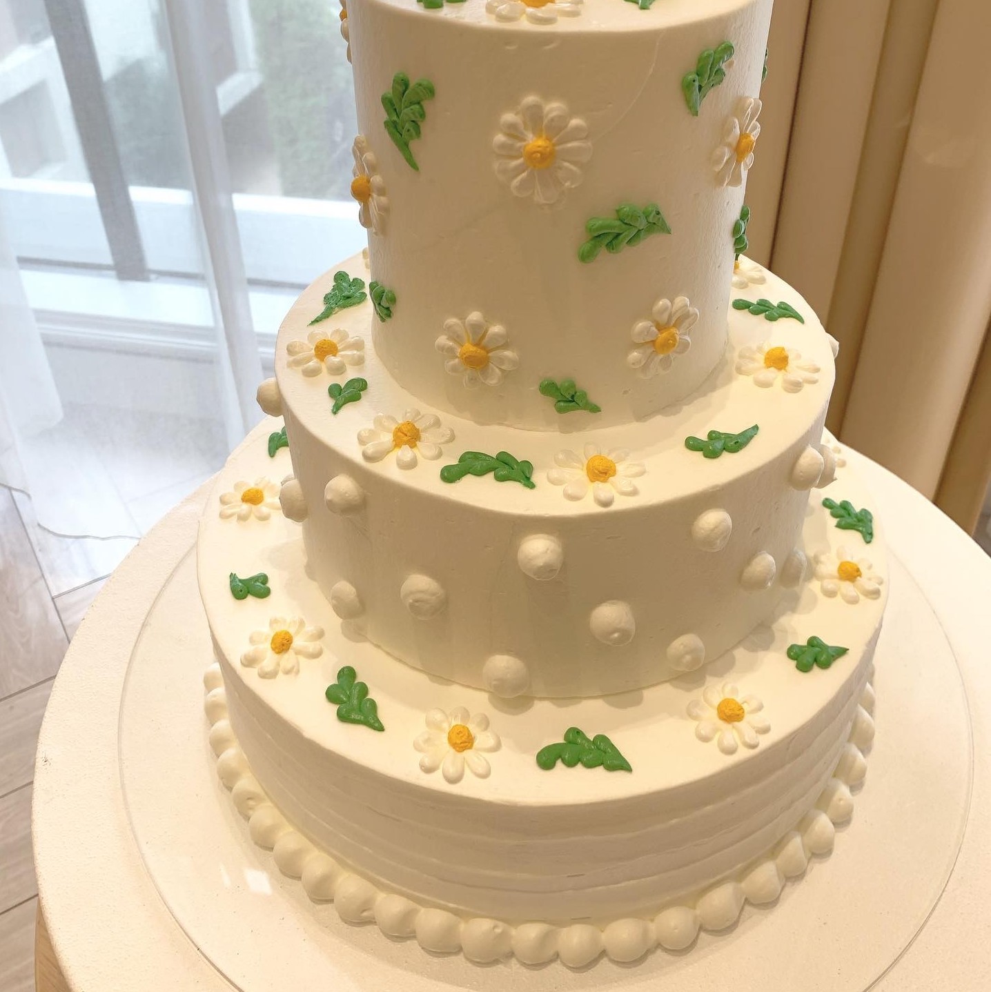 お花のウェディングケーキ