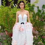【BBFW2025】Wang Fengドレスショー｜繊細なイノセンスと、内に秘めた力強い反抗心——その対比を描き出すコレクション「White Whispers, Loud Rebellion」