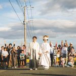 結婚式で家族写真を撮り逃す原因は？両親や兄弟姉妹との写真撮影に適した７つのタイミングを紹介◎