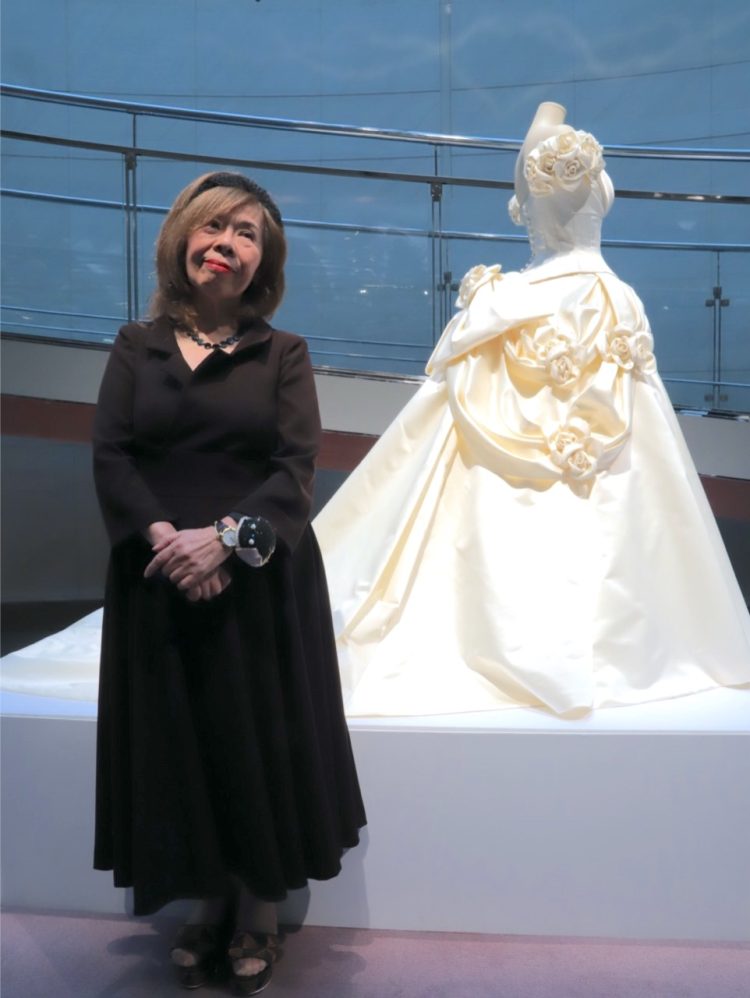 エマ理永さんとドレス