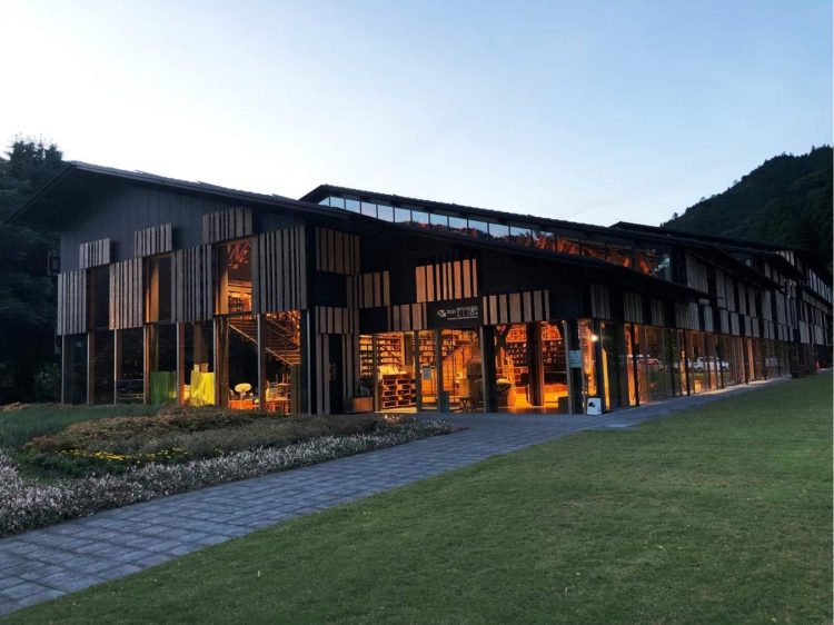 高知 避暑地 雲の上の図書館