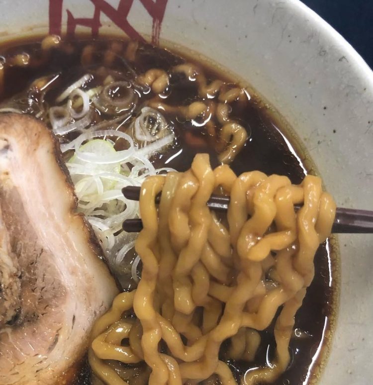 富山ブラックラーメン　麺