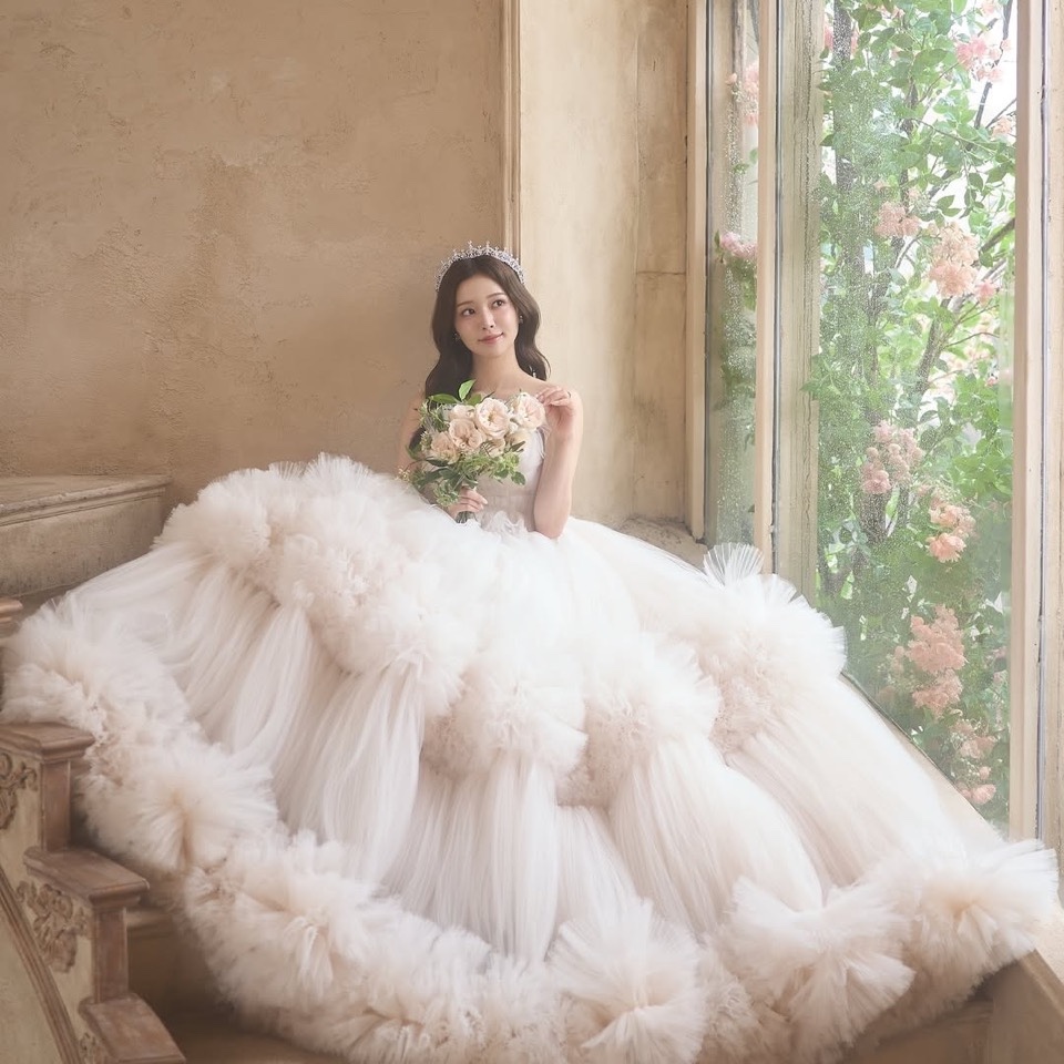 山本月 結婚 ウェディングドレス