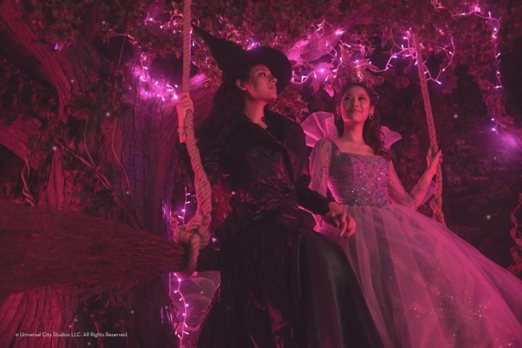 ウィキッド ドレス 眩いピンクの光が煌めく空間