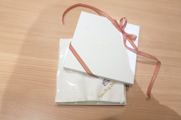 MANUの刺繍ハンカチをオーダー