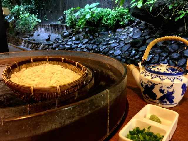 流しそうめん