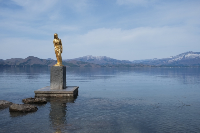 秋田の避暑地・田沢湖の湖畔風景